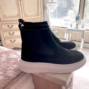 Nurture Rebalance Black boots